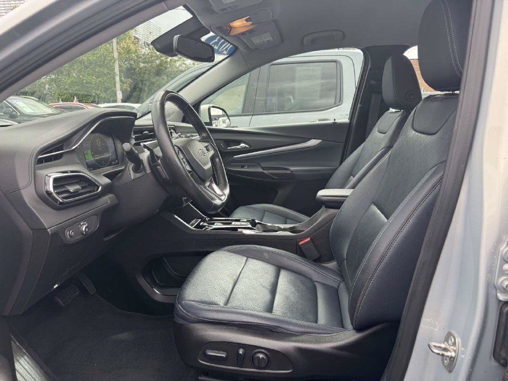 Used 2023 Chevrolet Bolt EUV LT w/ Convenience Package FWD image 15