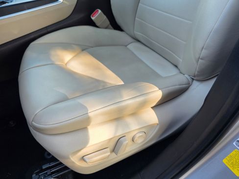 Used 2020 Toyota Highlander XLE image 7