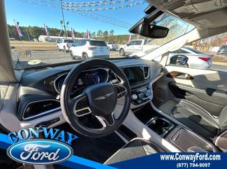 Used 2022 Chrysler Pacifica Limited w/ Uconnect Theater Family Group video 2