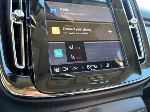 Certified 2025 Volvo XC40 B5 Core image 29