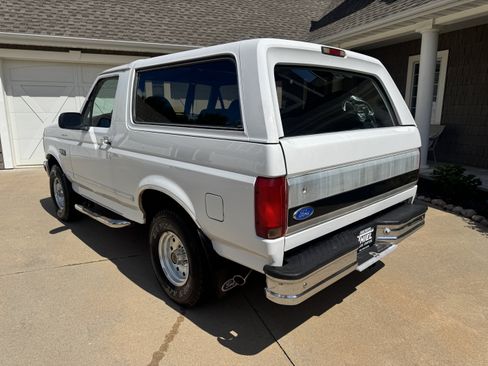 Used 1993 Ford Bronco XLT AWD/4WD image 4