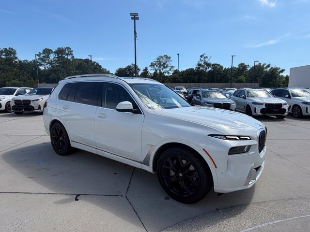 Used 2026 BMW X7 xDrive40i w/ Premium Package AWD/4WD image 4