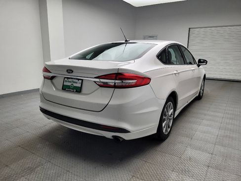 Used 2017 Ford Fusion SE w/ Fusion SE Technology Package FWD image 9