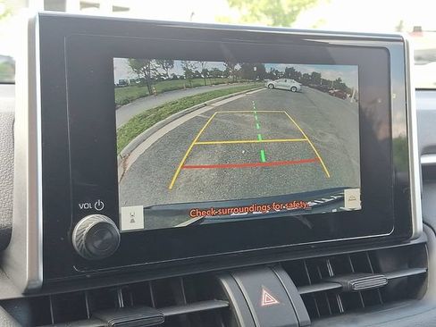 Used 2025 Toyota RAV4 LE AWD/4WD image 17