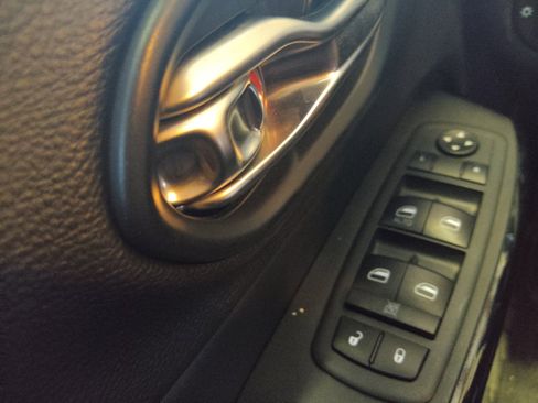 Used 2020 Jeep Cherokee Latitude Plus FWD image 27