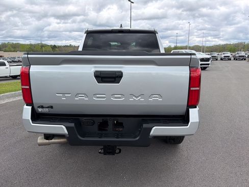 Used 2025 Toyota Tacoma TRD Off-Road AWD/4WD image 7