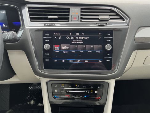 Used 2022 Volkswagen Tiguan SE image 27