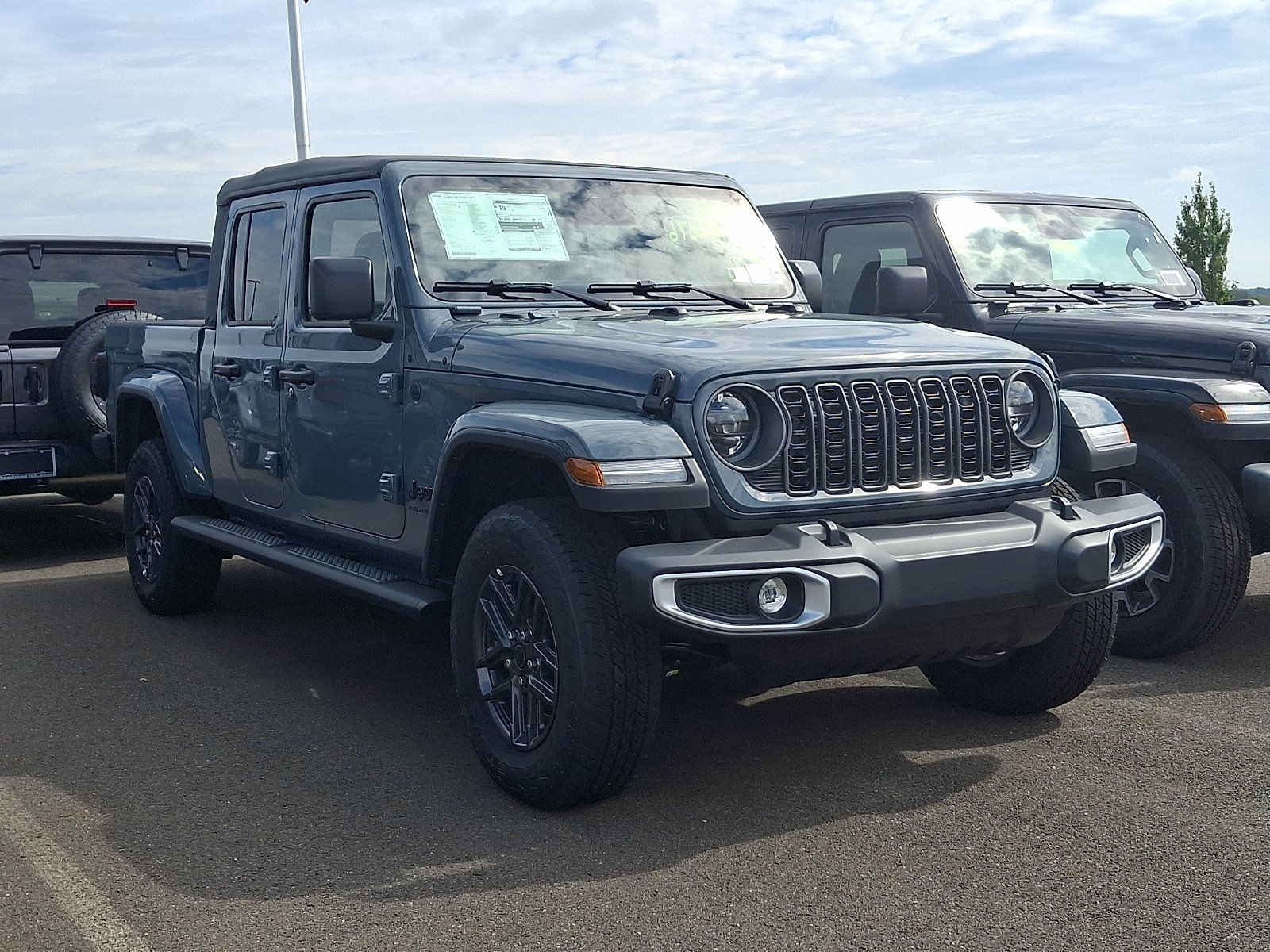 New 2026 Jeep Gladiator Sport AWD/4WD image 1