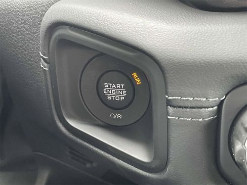 New 2025 Jeep Gladiator Mojave w/ Convenience Group image 16