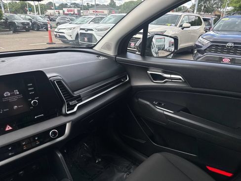 Used 2024 Kia Sportage LX AWD/4WD image 29