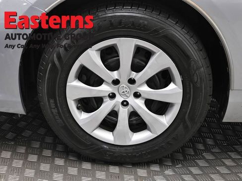Used 2017 Toyota Camry LE FWD image 31