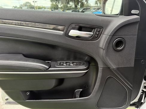 Used 2020 Chrysler 300 Limited image 30