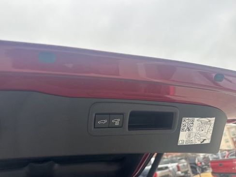 Used 2024 Toyota Venza Limited image 8