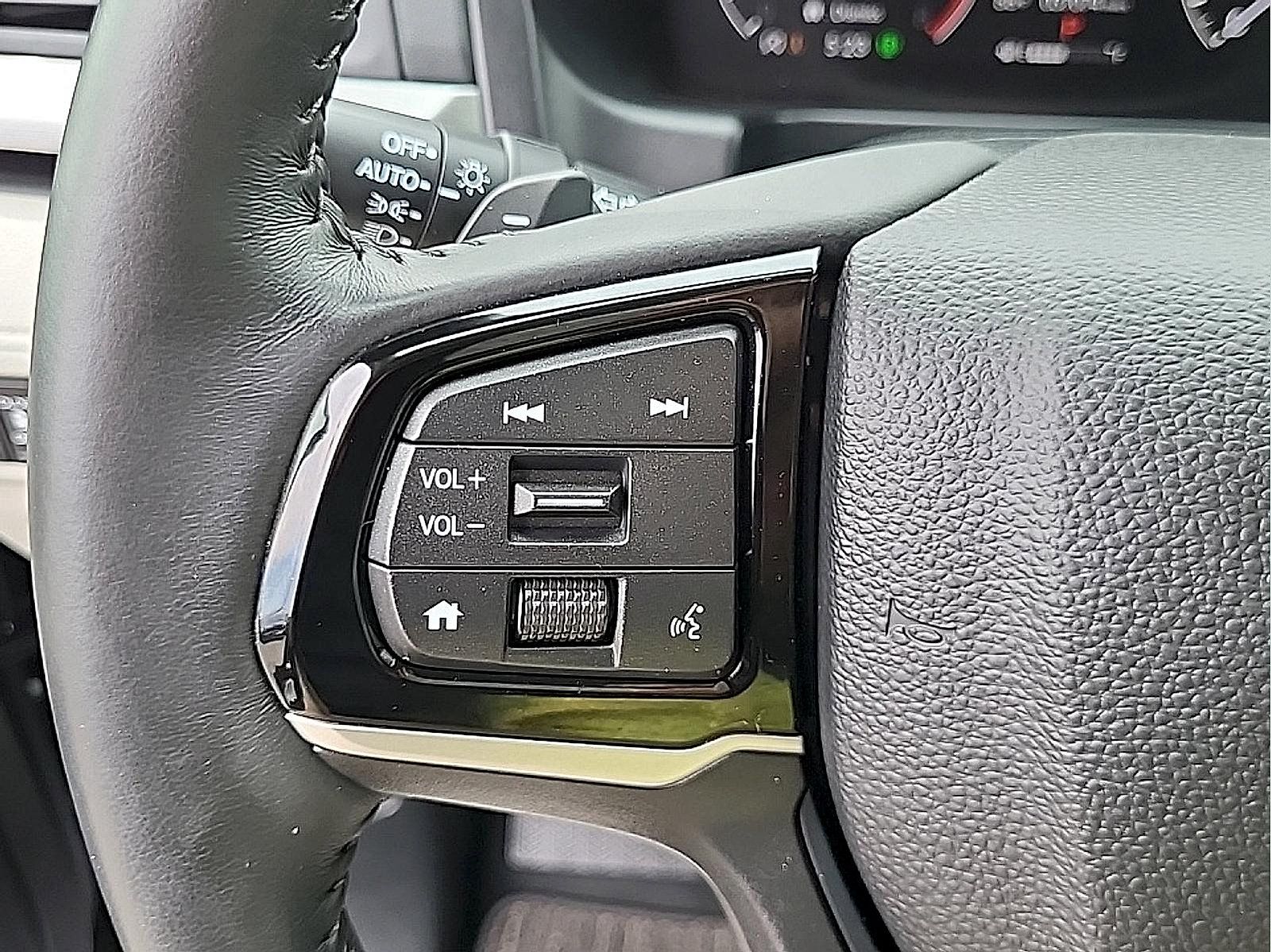 Used 2025 Honda Odyssey EX-L image 18