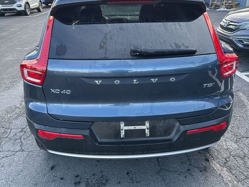 Used 2021 Volvo XC40 T5 Momentum w/ Premium Package image 5