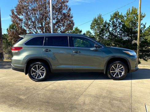 Used 2019 Toyota Highlander XLE image 7