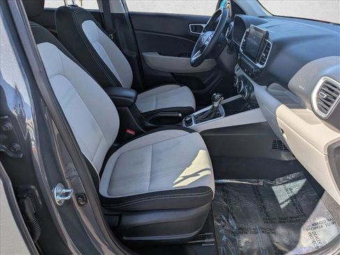 Used 2025 Hyundai Venue SEL image 21