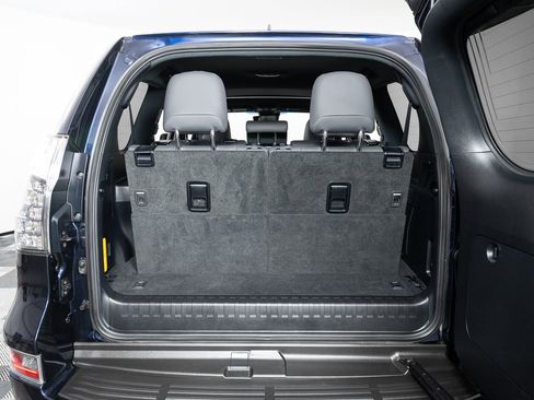 Used 2021 Lexus GX 460 Premium w/ Premium Package image 21