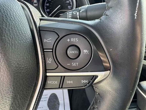Used 2022 Toyota Camry XLE FWD image 19
