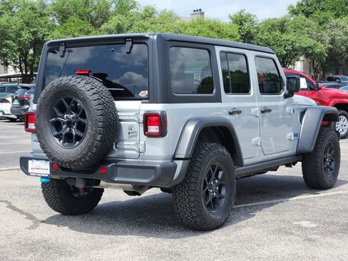 Used 2024 Jeep Wrangler Unlimited image 4