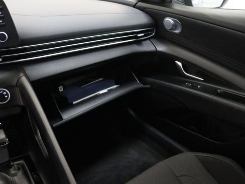 Used 2025 Hyundai Elantra SE image 21