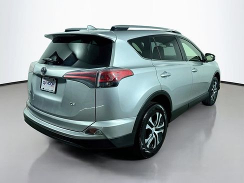 Used 2018 Toyota RAV4 LE FWD image 7