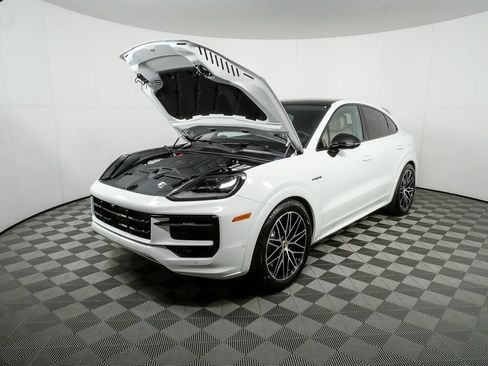 New 2026 Porsche Cayenne E-Hybrid Coupe image 36