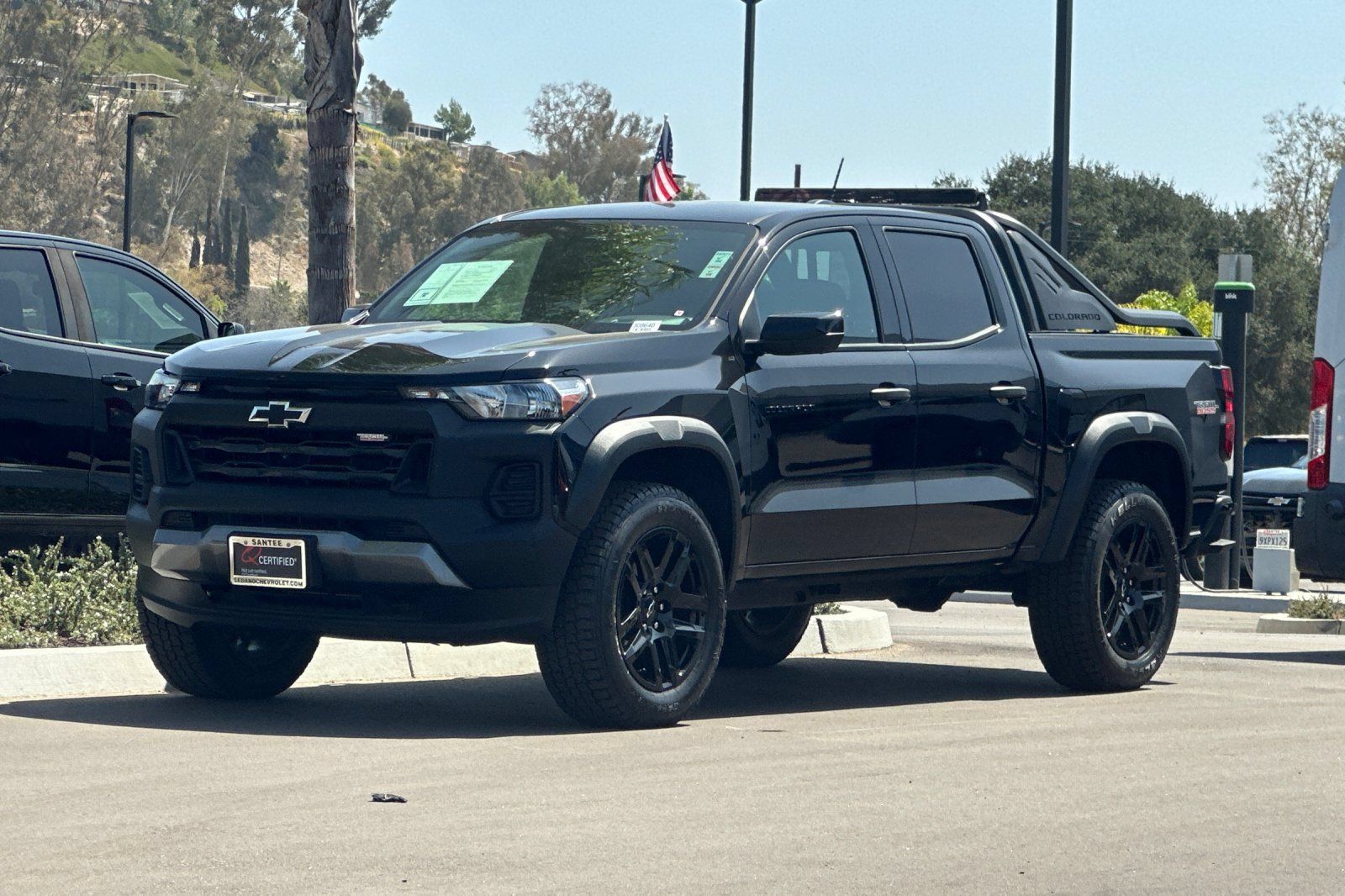 Used 2025 Chevrolet Colorado Trail Boss w/ Midnight Edition AWD/4WD image 8