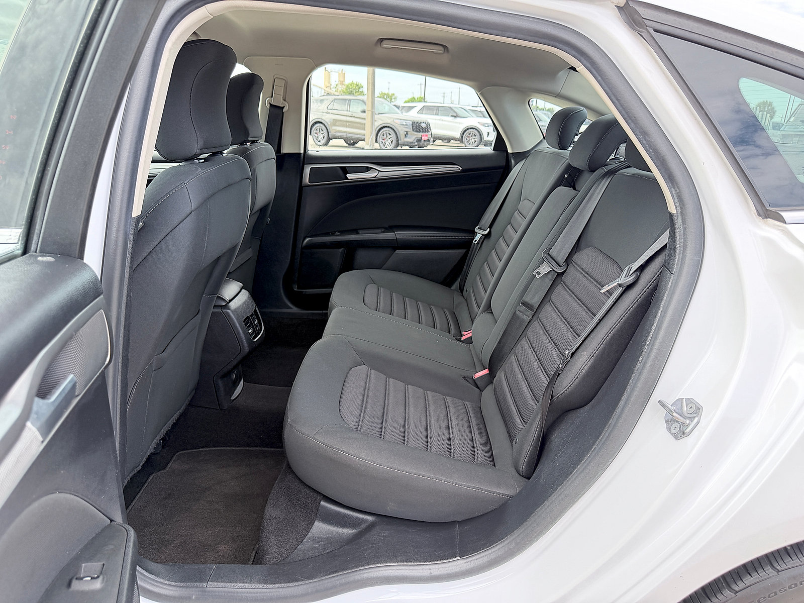 Used 2019 Ford Fusion SE FWD image 18