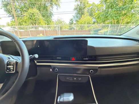 Used 2026 Kia Carnival FWD image 16