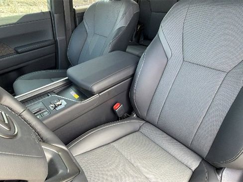 Used 2026 Lexus GX 550 w/ Cold Area Package image 19