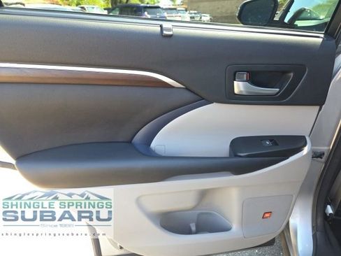 Used 2016 Toyota Highlander Limited AWD/4WD image 21