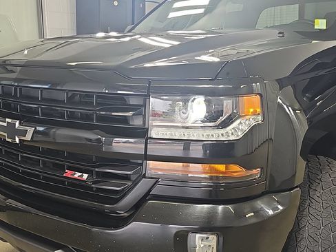 Used 2017 Chevrolet Silverado 1500 LT w/ Midnight Edition AWD/4WD image 35