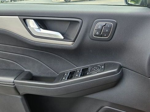 Used 2022 Ford Escape Titanium image 34