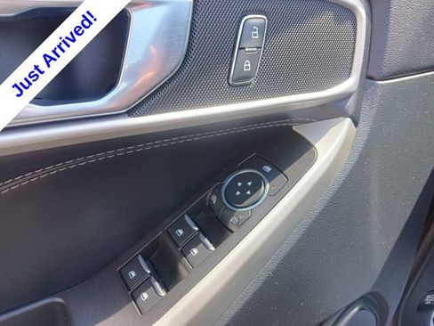 Used 2021 Ford Explorer XLT AWD/4WD image 12