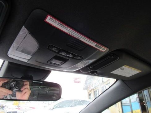 Used 2019 Toyota Corolla SE image 32