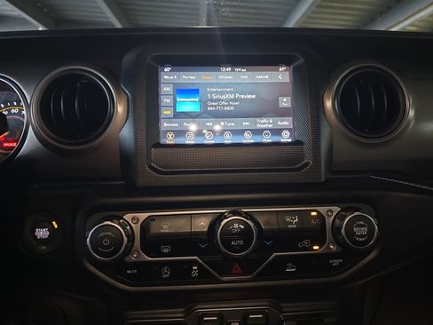 Used 2023 Jeep Gladiator Willys image 16