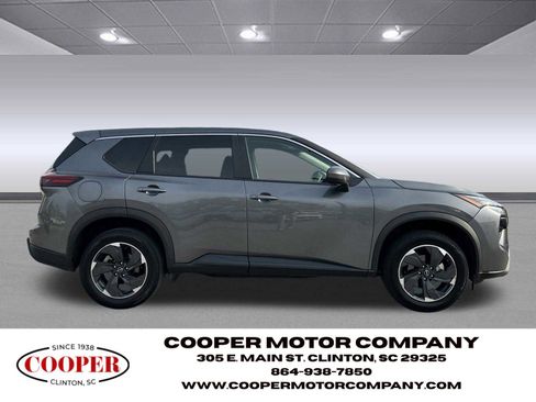 Used 2025 Nissan Rogue SV image 6