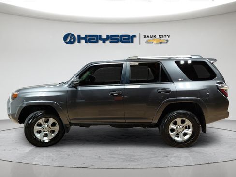 Used 2022 Toyota 4Runner SR5 Premium w/ Moonroof Package AWD/4WD image 4