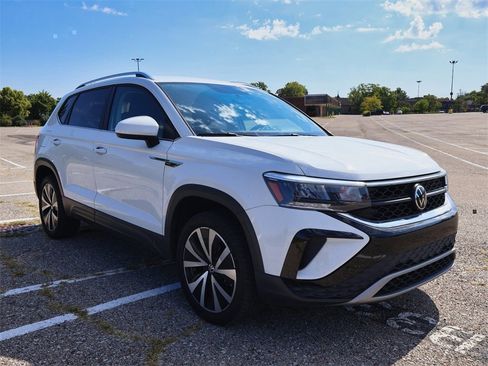 Certified 2022 Volkswagen Taos SE image 7