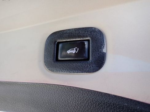 Used 2019 Nissan Rogue SV AWD/4WD image 8