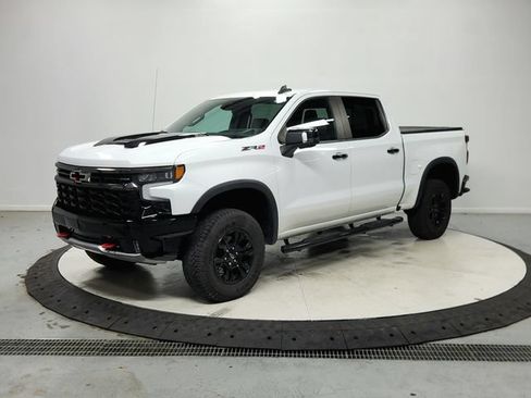 Used 2022 Chevrolet Silverado 1500 ZR2 w/ Technology Package AWD/4WD image 4