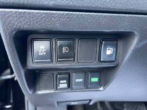 Used 2018 Nissan Rogue S AWD/4WD image 20