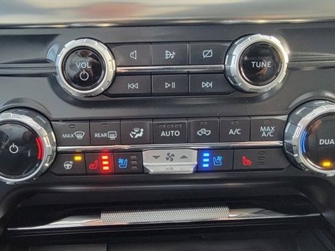 Used 2022 Ford F150 Lariat w/ Equipment Group 502A High image 33