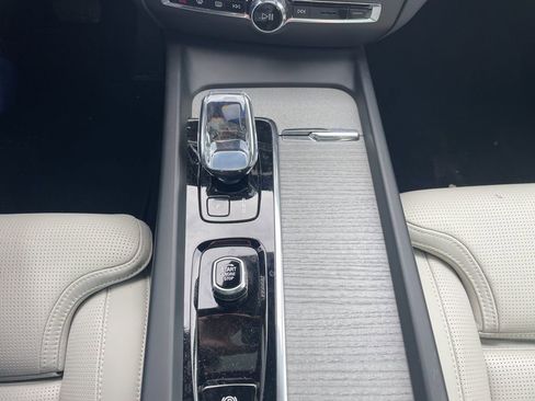 Certified 2025 Volvo V60 B5 Cross Country Ultra image 36