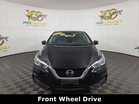 Used 2021 Nissan Versa SV image 2