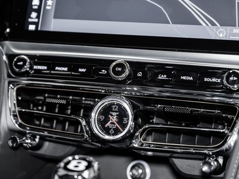 Used 2024 Bentley Flying Spur W12 image 41