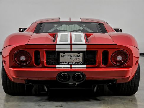 Used 2005 Ford GT RWD image 12