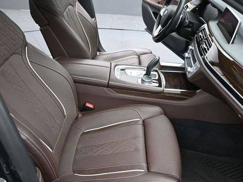 Used 2020 BMW 750i xDrive image 21