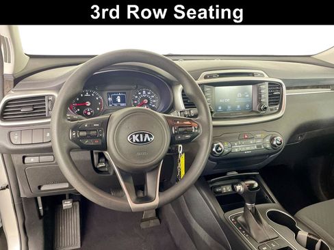 Used 2018 Kia Sorento AWD image 2